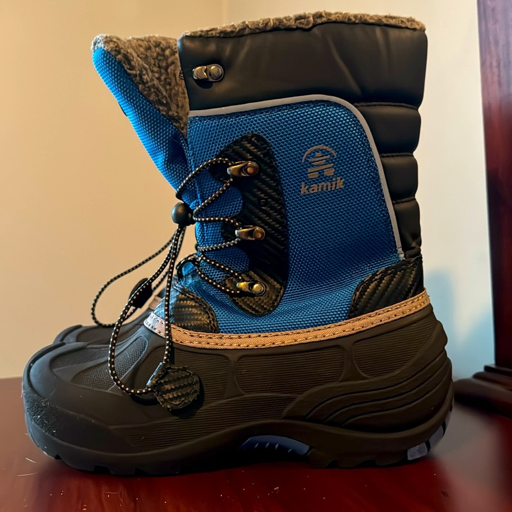 Kamik Boys Snow Boot - size 5